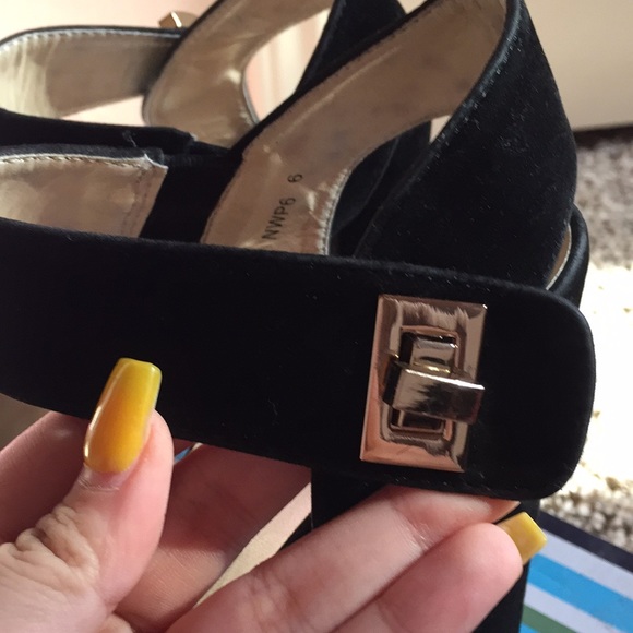 Black Heels - Picture 2 of 4